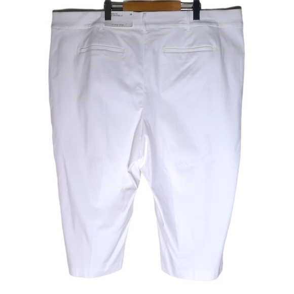 28 - In Every Story | Savvy Solid Capri Pull On Pants - Picture 4 of 9